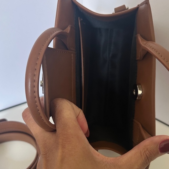 Brandon Blackwood ESR Handbag with Strap - Picture 7 of 11